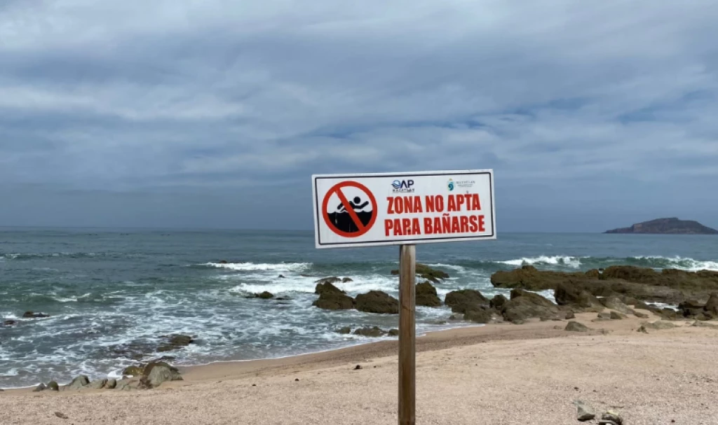 Protección Civil y Policía Acuática pendientes por posibles efectos de mar de fondo en Mazatlán