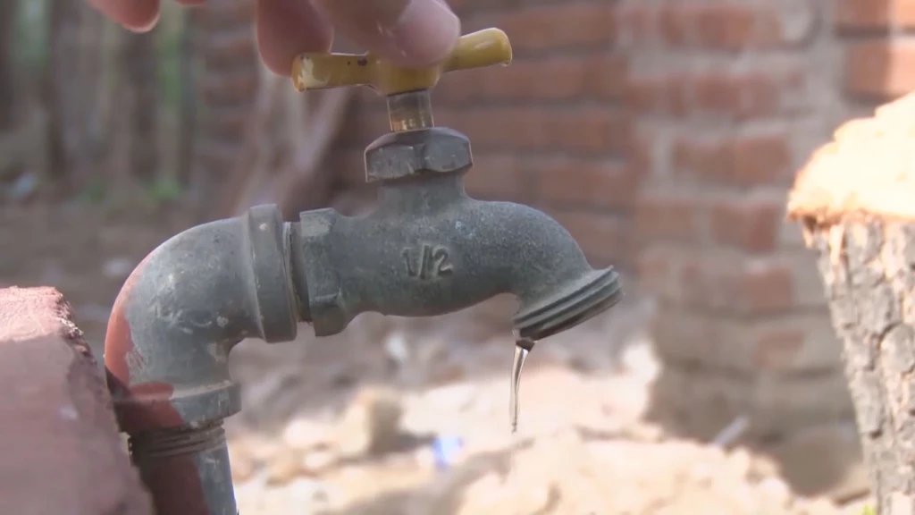 Atienden a 28 comunidades con traslado de agua en pipas