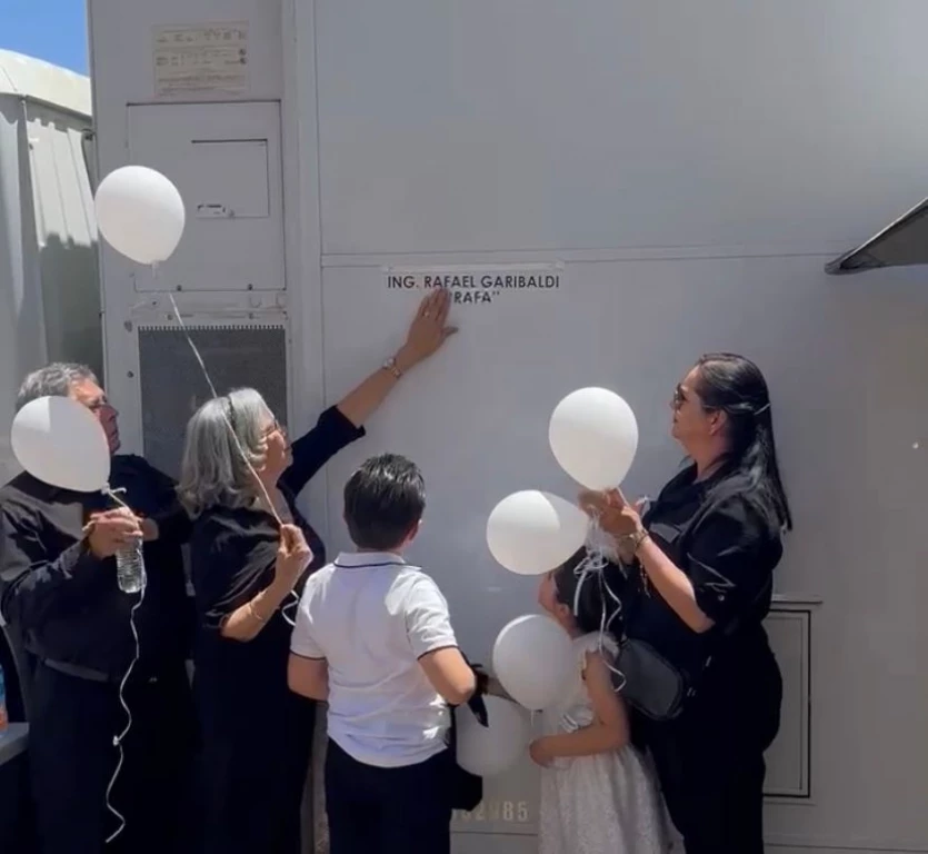 TVP devela placa en unidad móvil con el nombre de Rafael Garibaldi