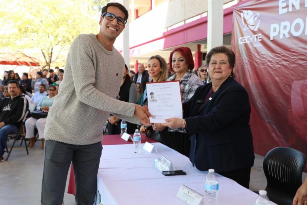 Invita Gobierno de Sonora a tramitar titulación y cédula profesional en Cecyte Sonora