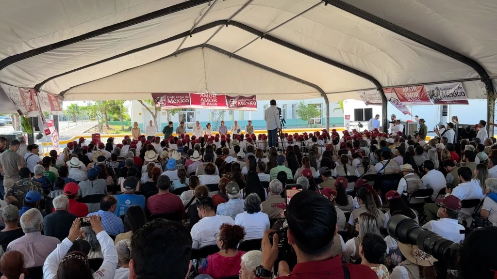 Claudia Sheinbaum visita Mazatlán y se reúne en una asamblea con las y los “facilitadores de la salud” del programa Salud Casa por Casa
