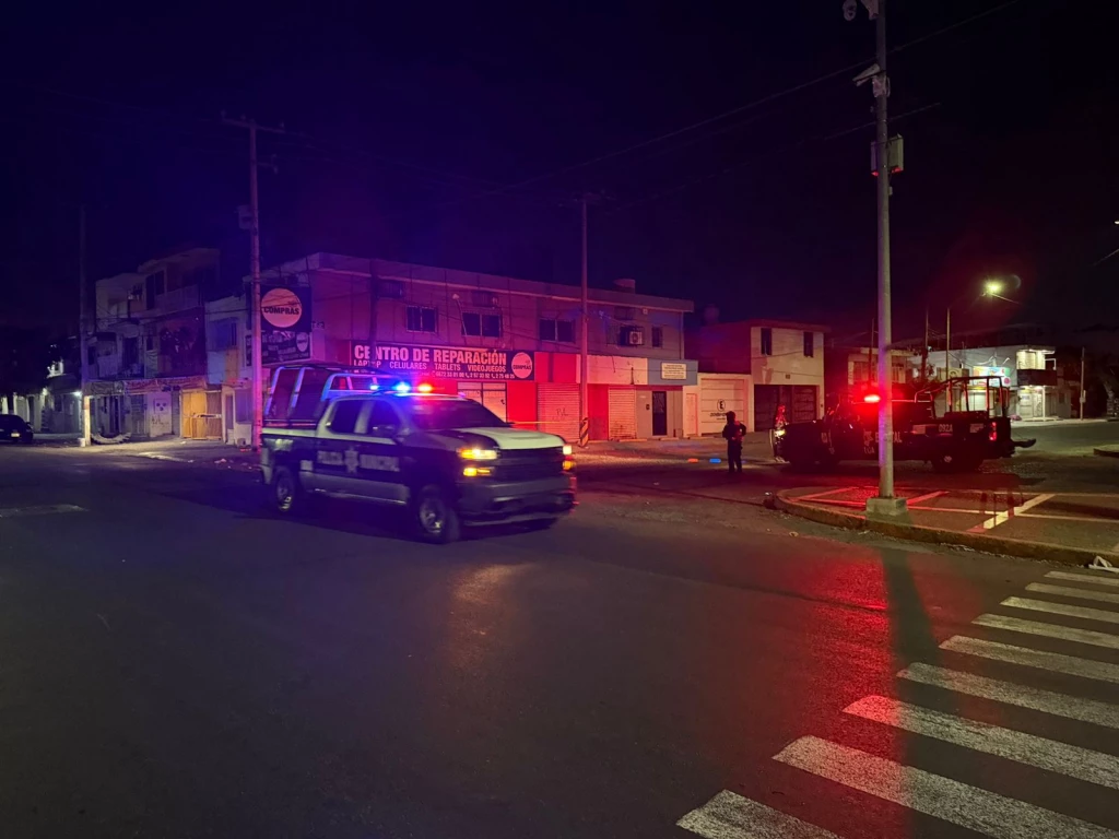 Con cuerno de chivo rafaguean a lavacarros en Culiacán y le quitan la vida