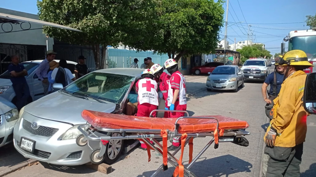 Hombre resulta lesionado tras fuerte choque en Culiacán; el responsable se dio a la fuga