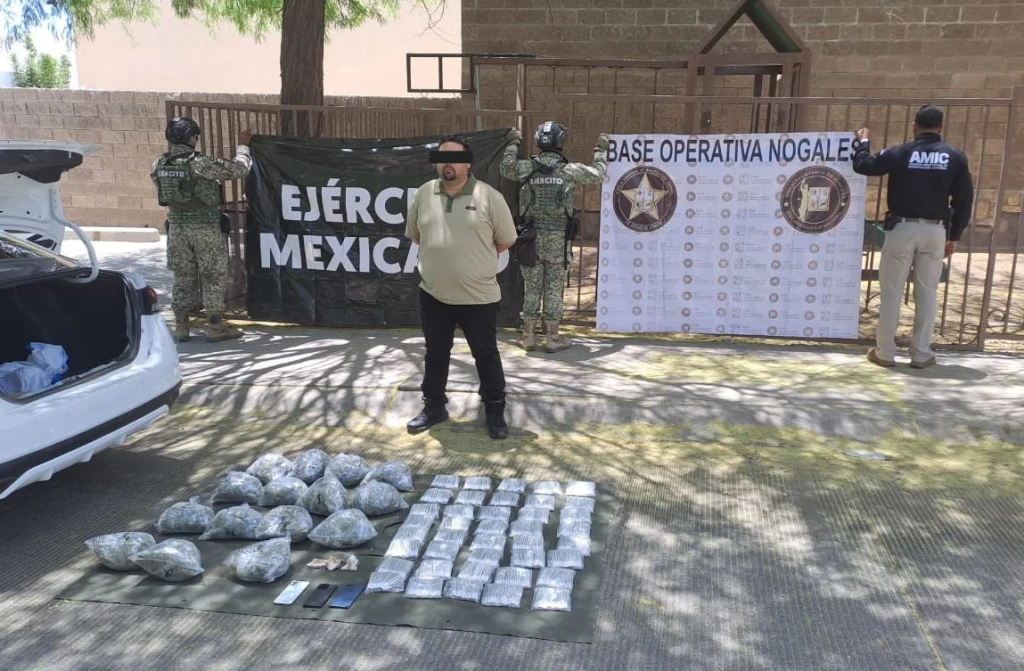 En Nogales capturan a sujeto con vehículo robado, droga y dinero en efectivo