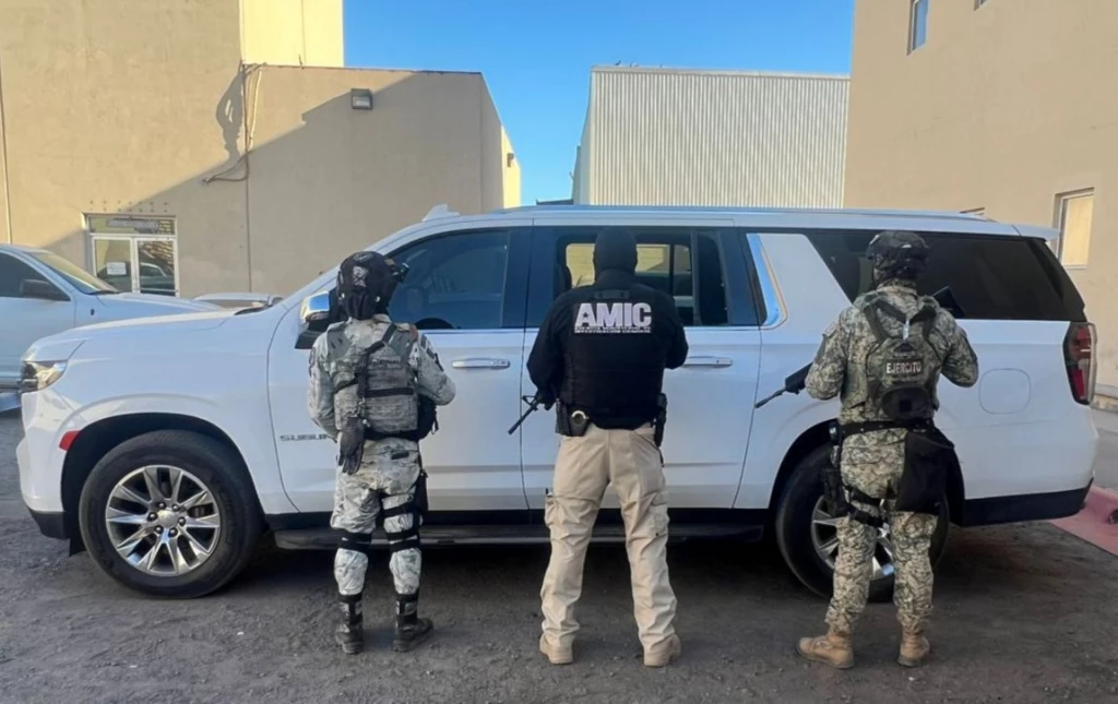 FGJES asegura vehículo robado, arma de fuego y droga en operativo conjunto en Ciudad Obregón