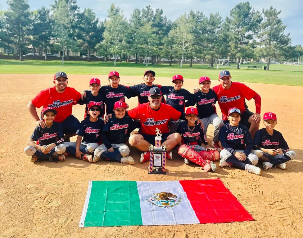 Peloteritos sinaloenses brillan en el Irving Pony de Béisbol