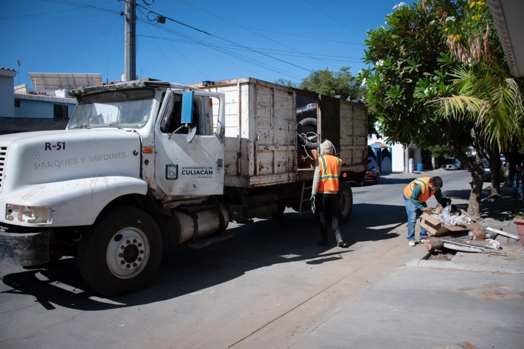Refuerzan acciones contra el dengue con jornada de descacharrización en el sector Las Flores