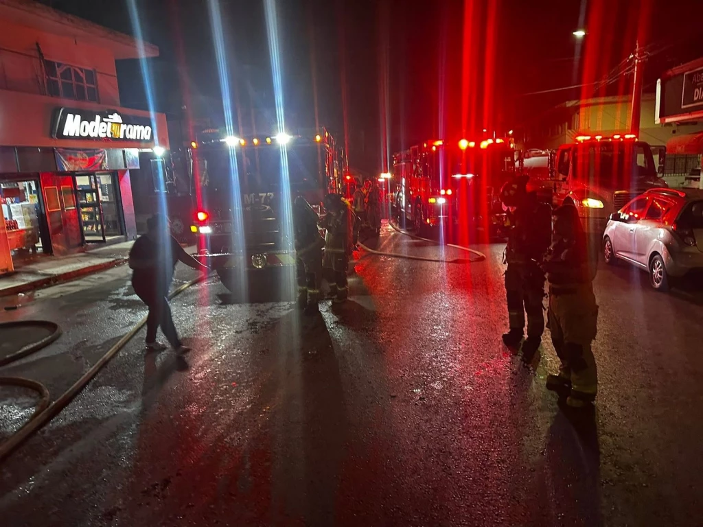 Se incendia vivienda abandonada en Mazatlán