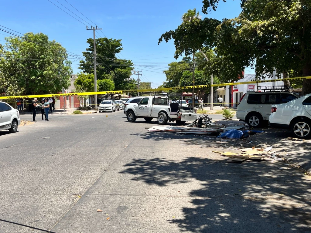 Fallece adulto mayor tras ser aplastado por láminas de tablaroca en el centro de Los Mochis