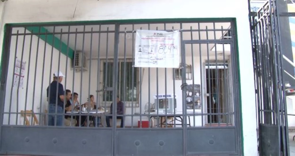 Poca gente acude a votar este domingo