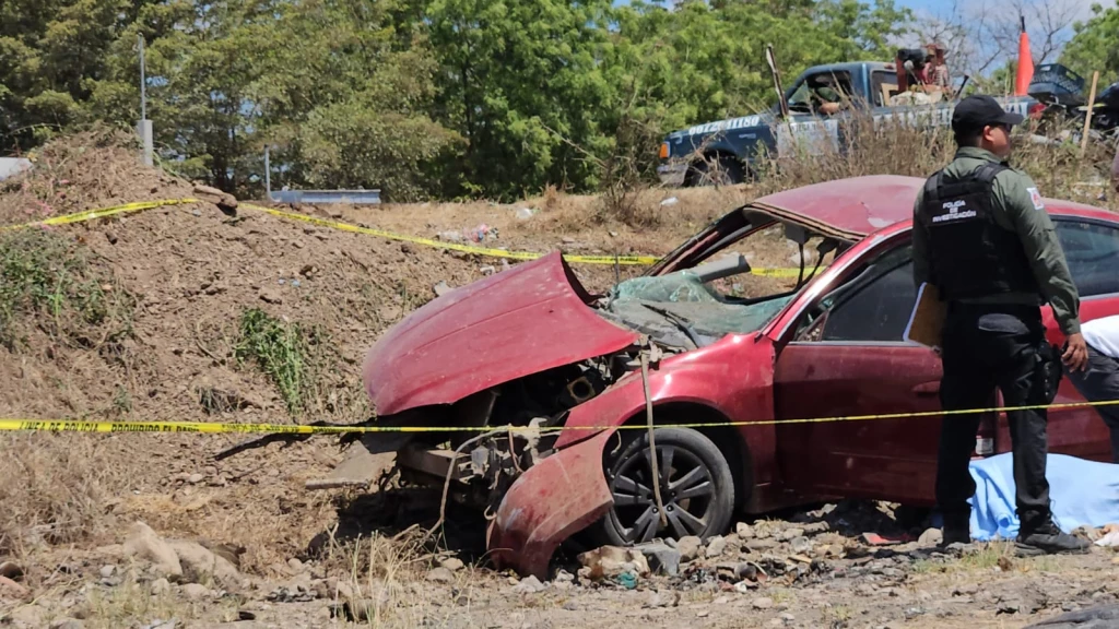 Mujer pierde la vida y cuatro personas más resultan lesionadas en trenazo al sur de Culiacán