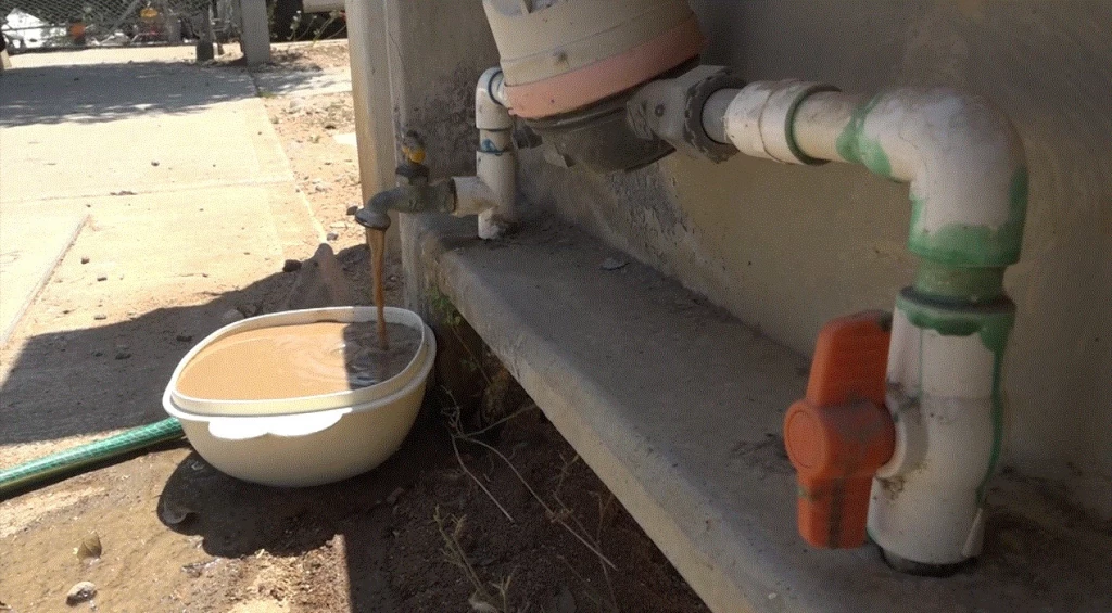 Comunidad de Pradera Dorada en Mazatlán denuncian cortes constantes y mala calidad en el servicio de agua potable