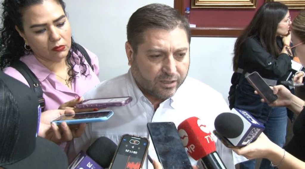 Atiende ayuntamiento de Badiraguato la región del valle con traslado de agua