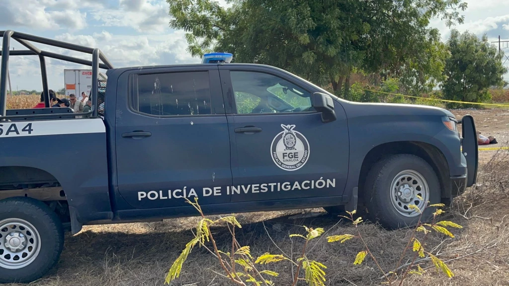 Localizan sin vida a hombre con impactos de bala y esposado en la carretera vieja a Navolato