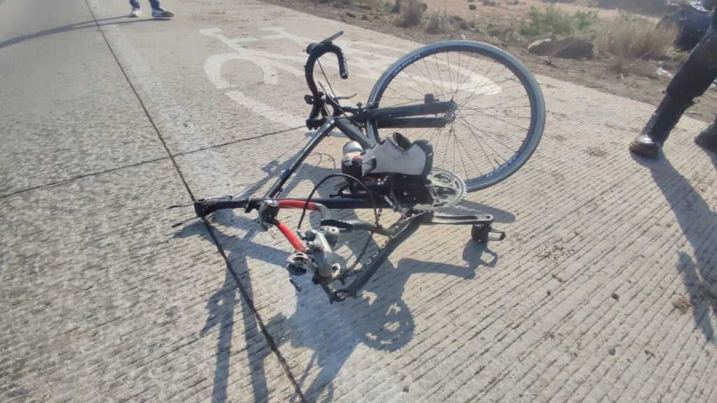 Atropellan a ciclista sobre la carretera Mochis-Topo