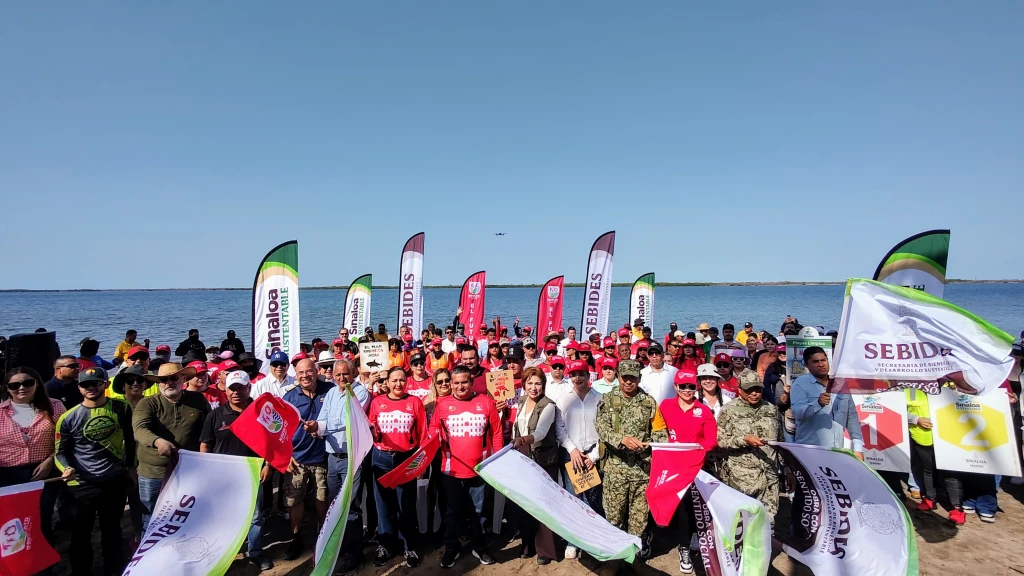 Encabezan jornada de limpieza en playa de Navolato: unidos por los océanos y el planeta