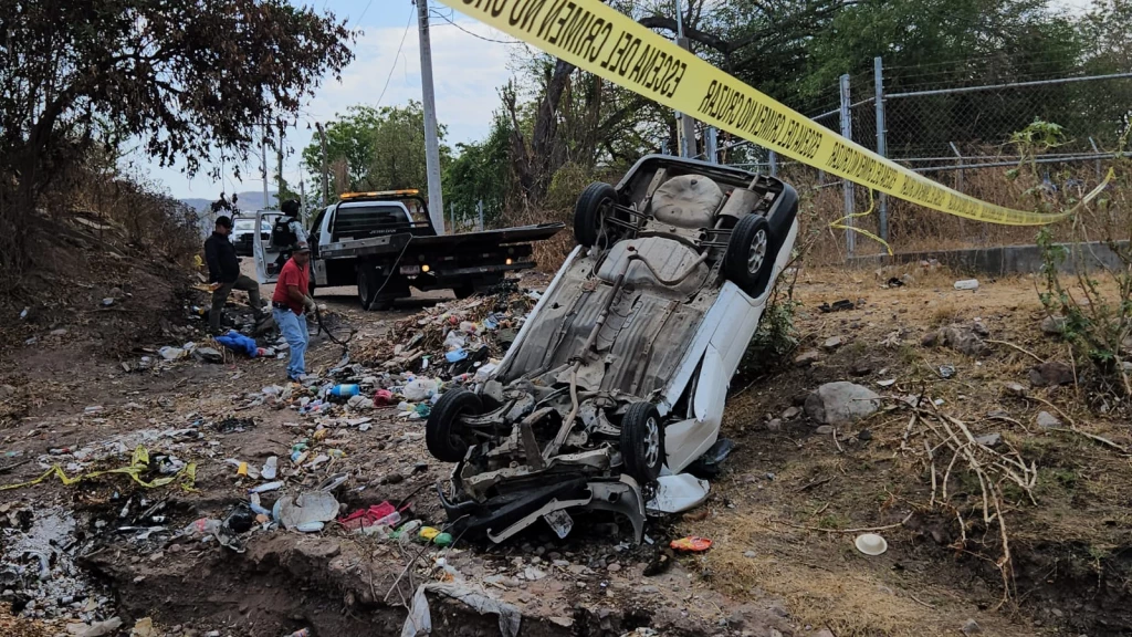 Fuerte accidente tipo volcadura en La Campana deja a un adulto mayor sin vida