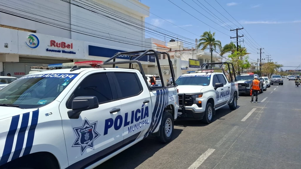 A mano armada asaltan a hombre afuera de un banco en Mazatlán
