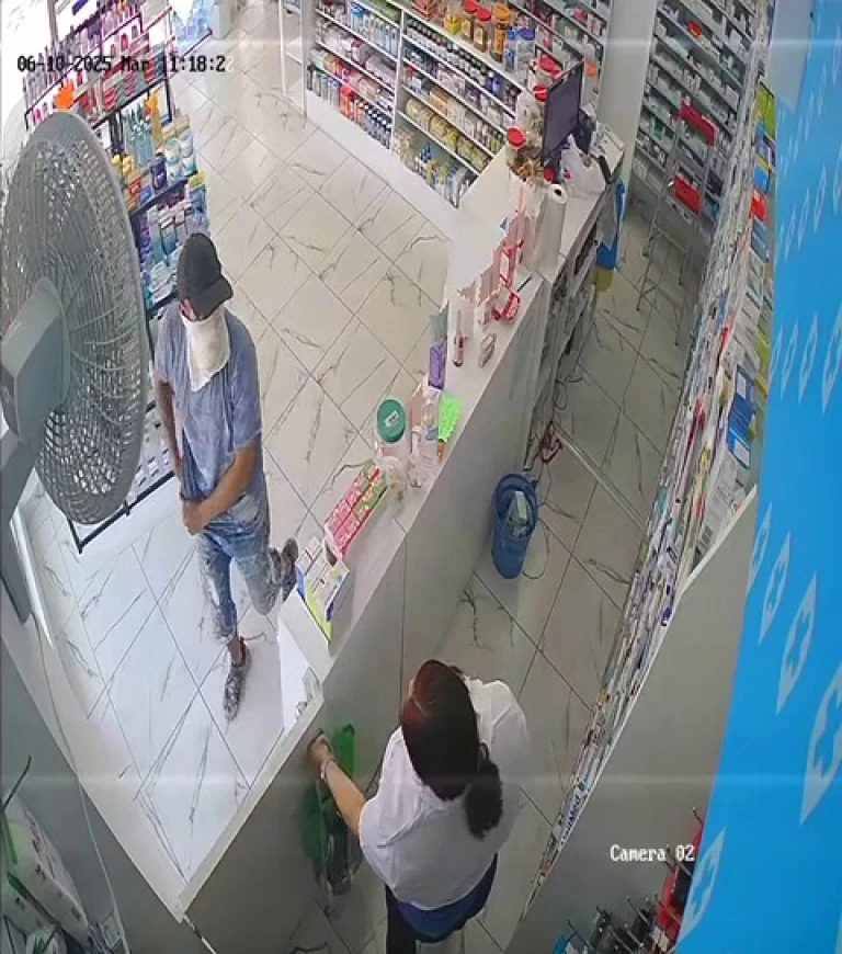 Asaltan farmacia en Mazatlán y empleada es golpeada durante el hecho