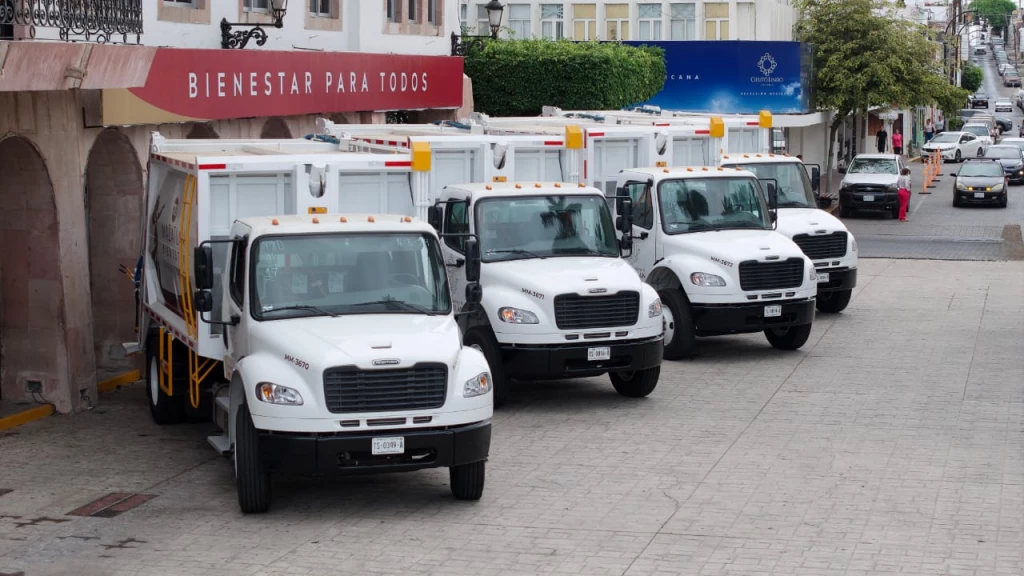 Entregan cinco nuevos camiones recolectores de basura a la Dirección de Servicios Públicos de Mazatlán