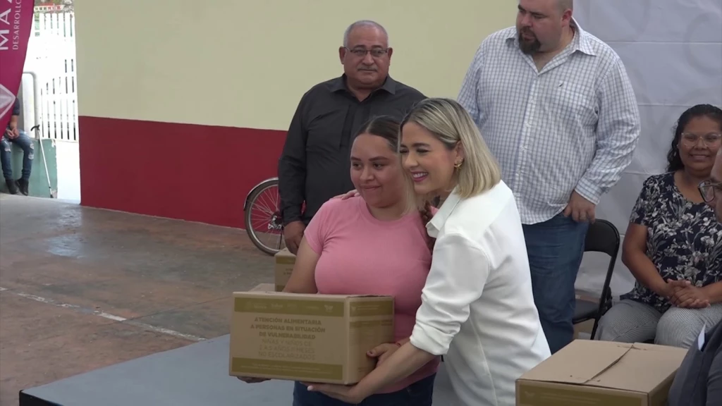 Entregan despensas a familias mazatlecos en situación de vulnerabilidad