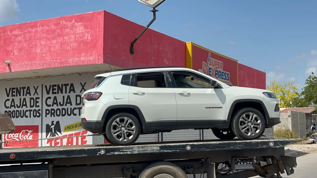 Aseguran dos vehículos con impactos de bala en la zona sur de Culiacán