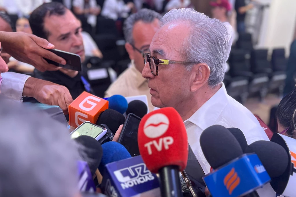 Rocha Moya destaca operativos militares con sobrevuelos en Sinaloa