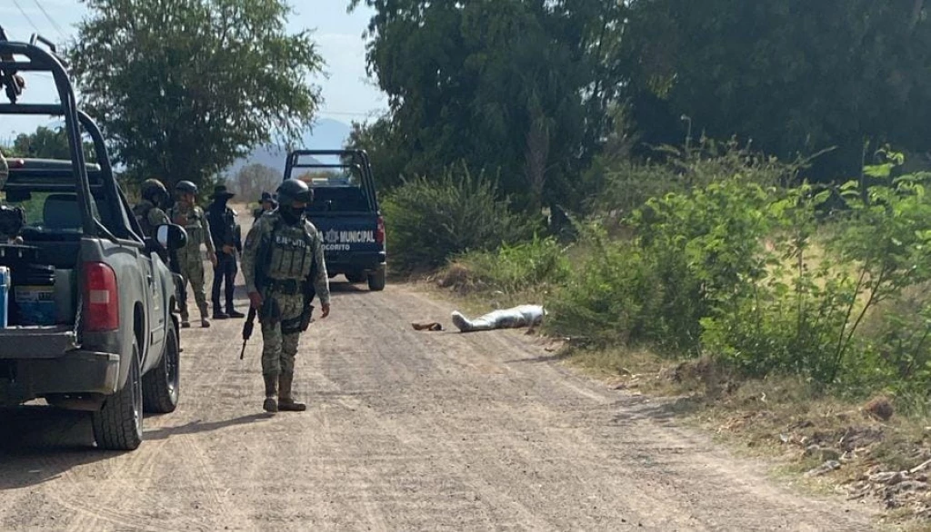 Hallan cadáver envuelto en plástico en Mocorito
