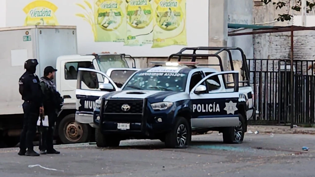 Atacan a policías municipales y asesinan a uno