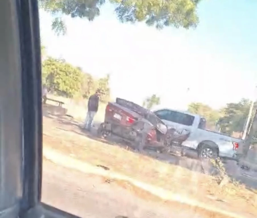 Muere conductor tras choque con un árbol en la carretera Los Mochis–San Blas