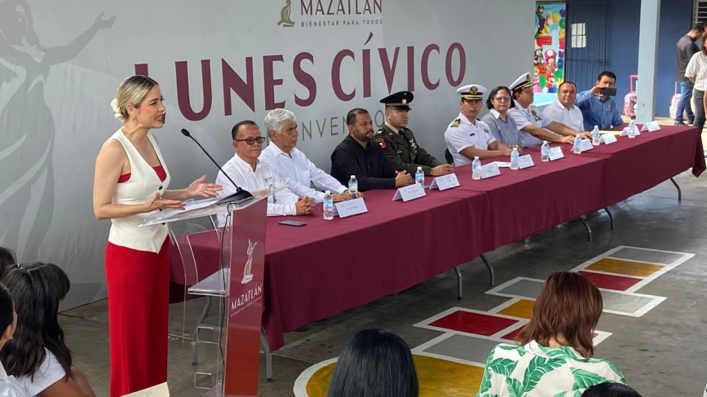Director de primaria 13 de Septiembre de Mazatlán solicita mayor vigilancia en la zona durante evento de Lunes Cívico
