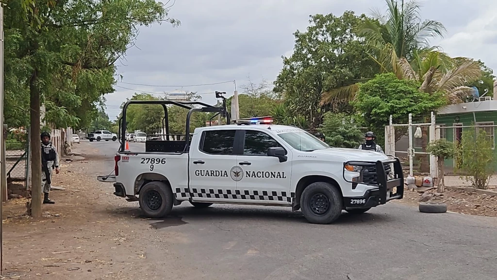 Grupo armado agrede a militares, lanza ponchallantas y explosivo en Culiacancito