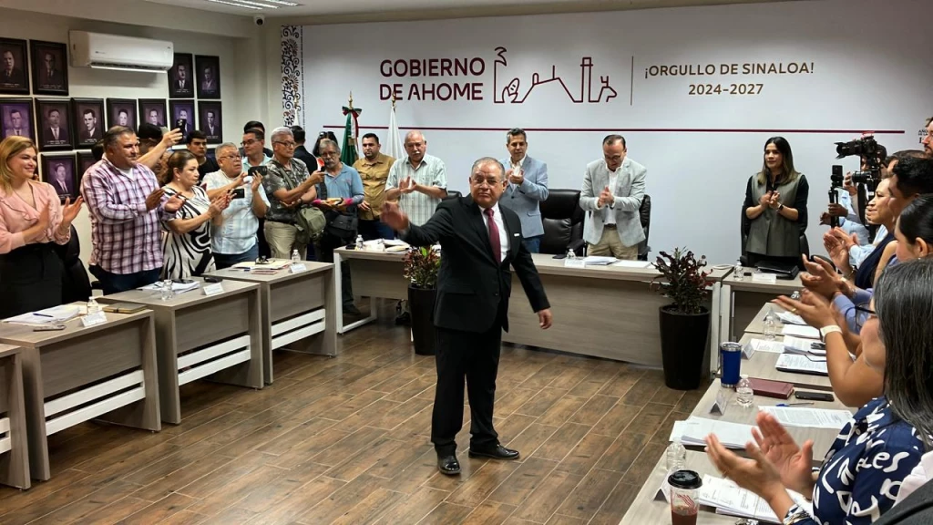 Cutberto Ríos reemplaza a Juan Garibaldi en la Secretaría del Ayuntamiento de Ahome