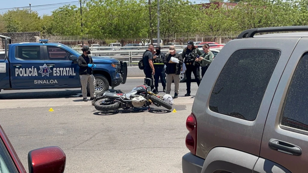 Joven motociclista es asesinado a balazos frente a universidad en Culiacán
