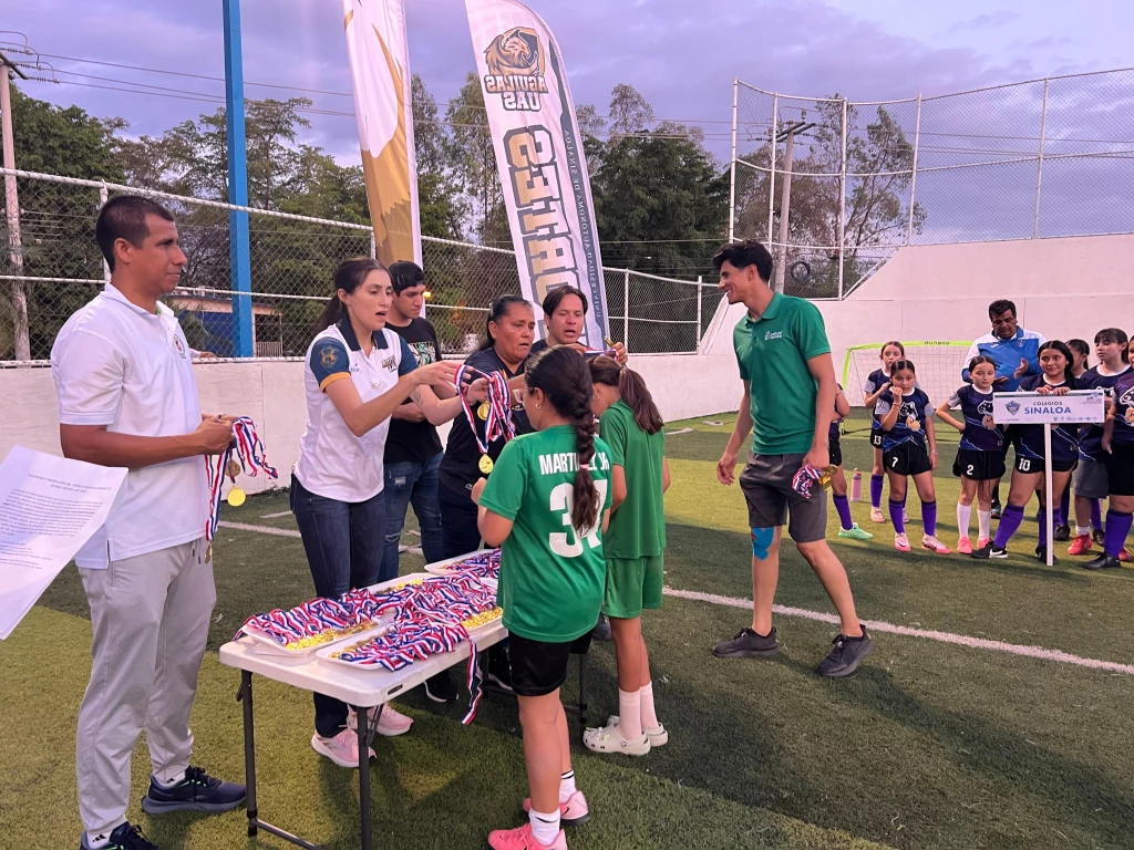 Premian a todas las niñas participantes del segundo torneo de fut rápido femenil infantil UAS