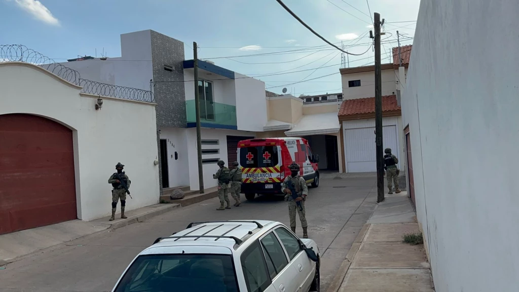 Mujer resulta herida por presunta bala perdida en Culiacán