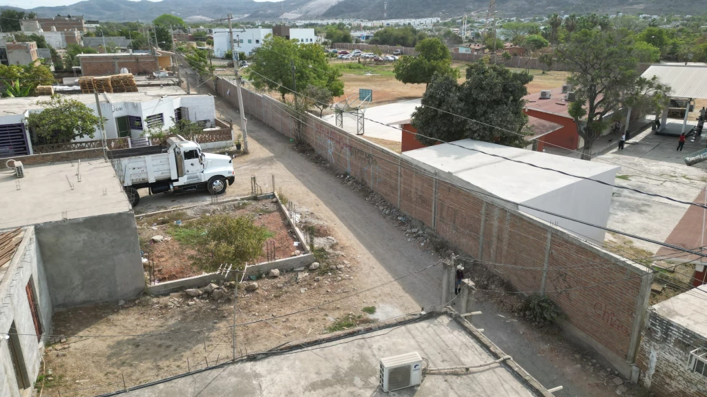 Gobierno de Mazatlán está apoyando en la rehabilitación de algunas escuelas