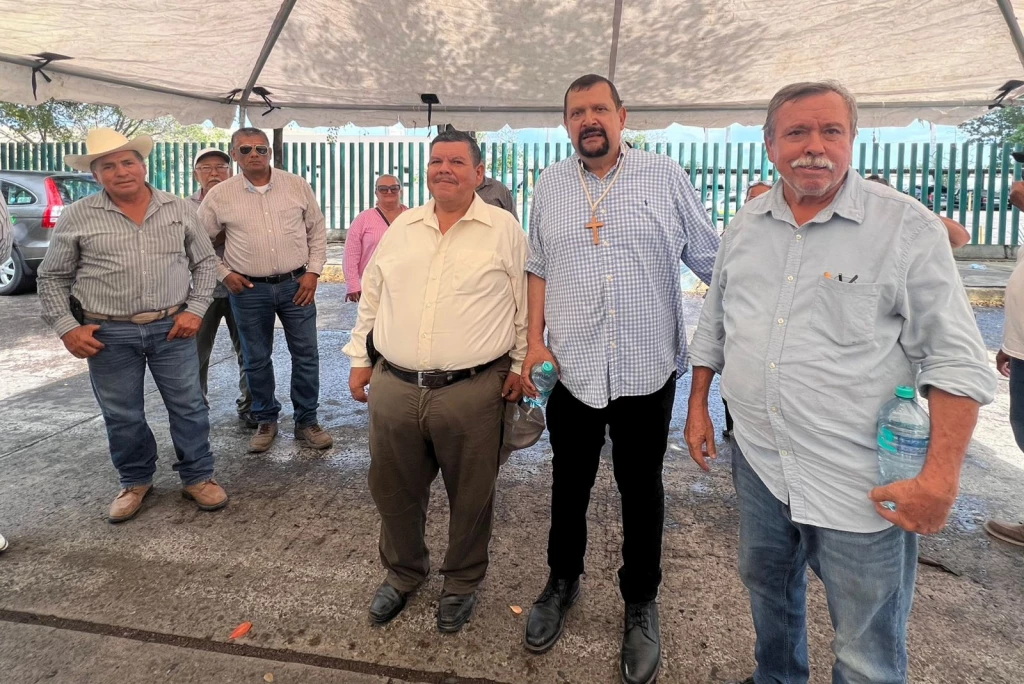 Cañeros de Sinaloa se manifiesta y cierran Insurgentes en Culiacán