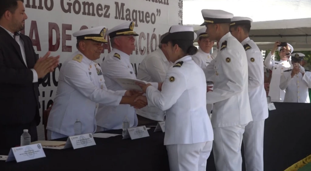 Egresan nuevos oficiales pilotos y maquinistas navales de la Escuela Náutica Mercante de Mazatlán