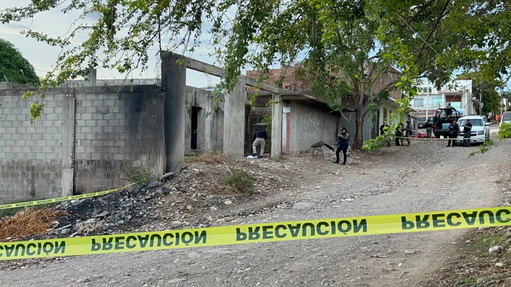 Hallan a dos hombres ejecutados con mensaje en cartulina en Los Huizaches, Culiacán
