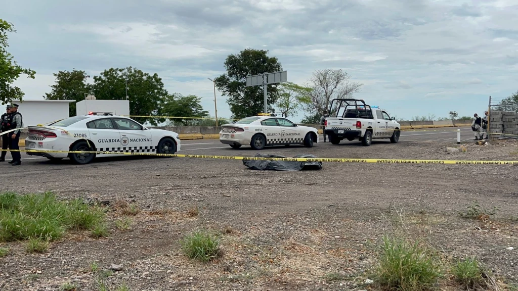 Localizan cuerpo envuelto en plásticos negros bajo puente de la autopista Benito Juárez, en San Blas