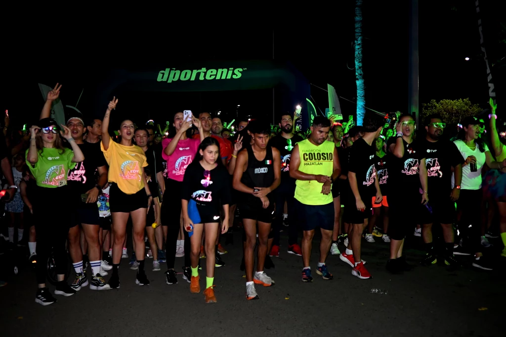 Todo un éxito la Carrera Neón TVP Mazatlán