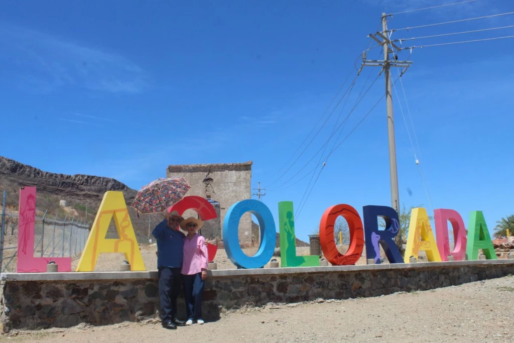 Disfrutan familias el arranque del Tour Minero La Colorada