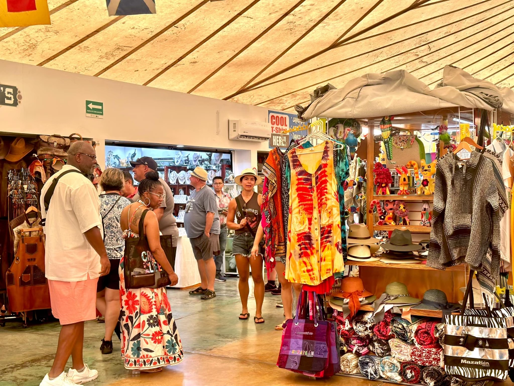 Mazatlán recibe al Navigator of the Seas, primer crucero del mes de julio