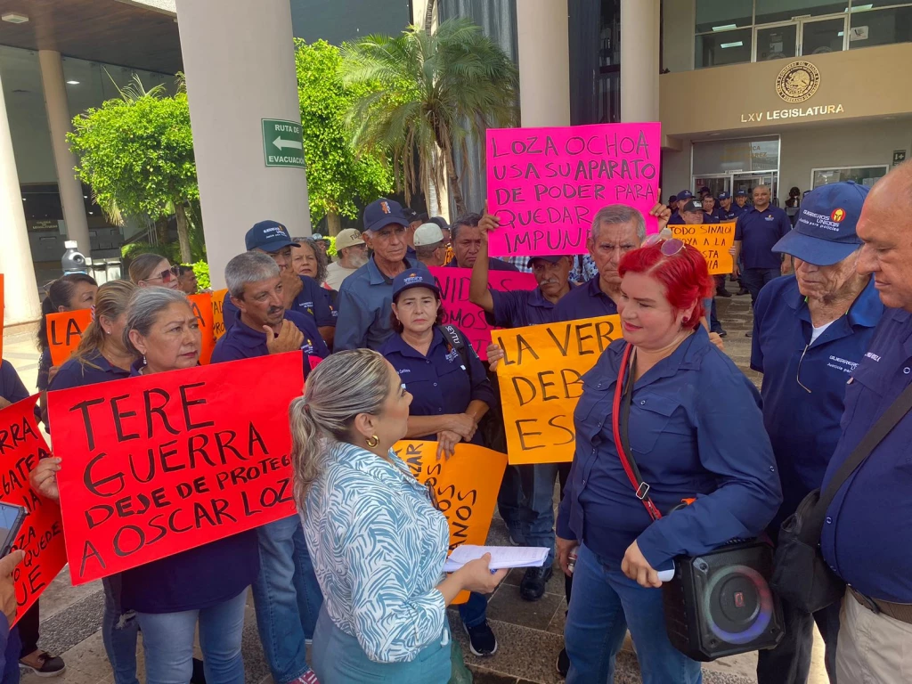 Guerreros Azules se manifiestan en el Congreso