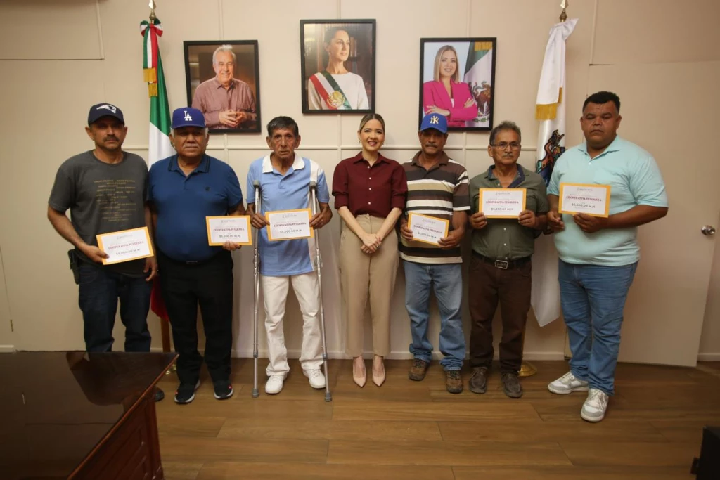 Entrega la Presidenta Estrella Palacios apoyos económicos al sector pesquero