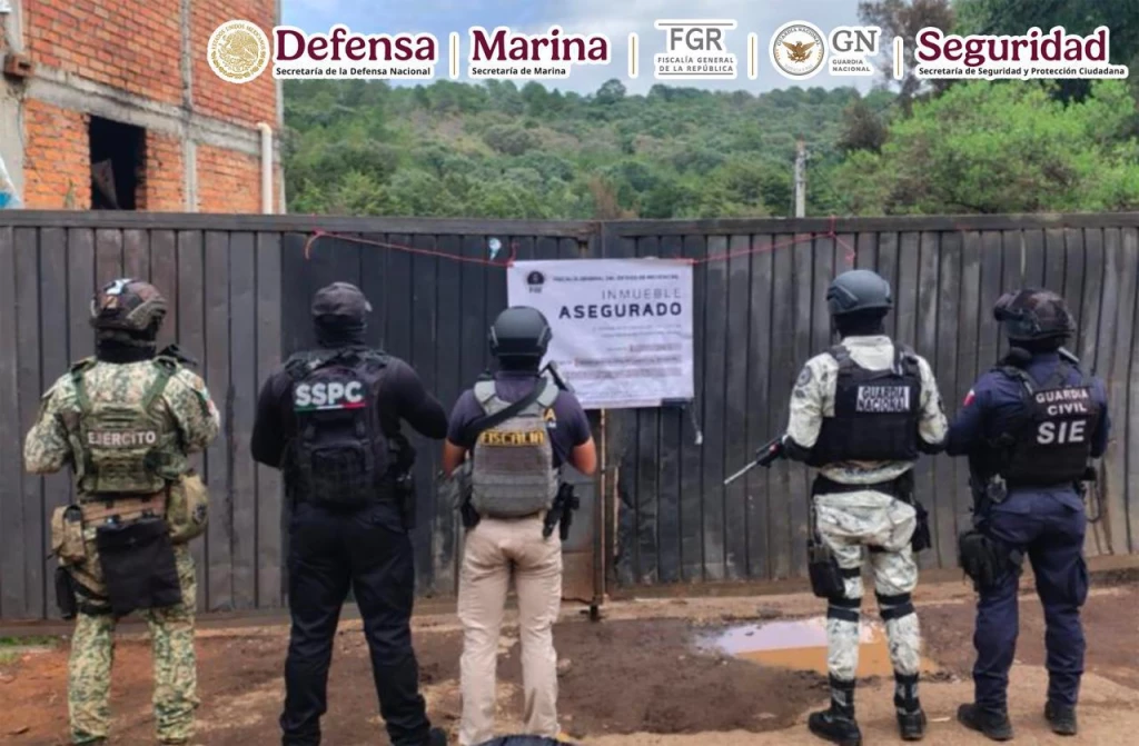 En el marco de la Estrategia Nacional contra la Extorsión, Fuerzas Armadas detienen a dos sujetos vinculados con el delito en Michoacán