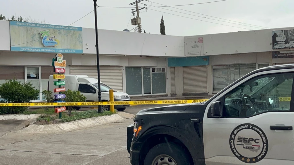 Tirotean local en plaza comercial al norte de Culiacán 