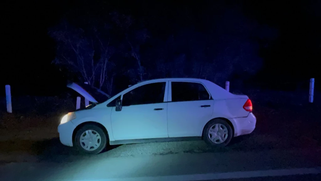Localizan tres cuerpos sin vida en la cajuela de un vehículo abandonado en La Costera, en Navolato