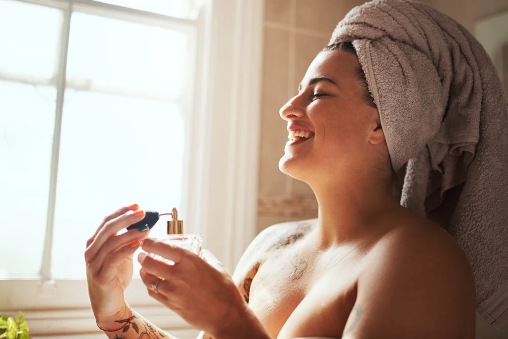 ¿Cómo hacer que el perfume dure más en la piel?